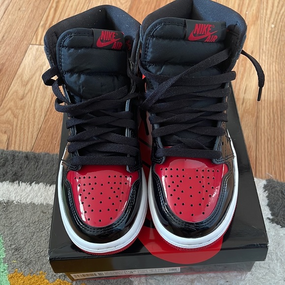 Jordan 1 Bred Retro - Picture 2 of 9